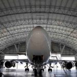 Avion en hangar