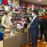 Visita de la Concejala Rosa Gerbas a los comercios de Huesca con el Alcalde dela ciudad Luis Felipe Serrate