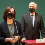 Vicealcaldesa y consejera de Cultura y Promoción Exterior, Sara Fernández, y del presidente de la Real Academia de Nobles y Bellas Artes de San Luis, Domingo Buesa 2