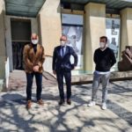 El consejero de Educación, Cultura y Deporte del Gobierno de Aragón, Felipe Faci, acompañado por el director general de Cultura, Víctor Lucea Museo Pablo Serrano aniversario 2021 2