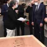 Felipe Faci, consejero del Gobierno de Aragón recibe los bienes en el Museo Diocesano de Barbastro2