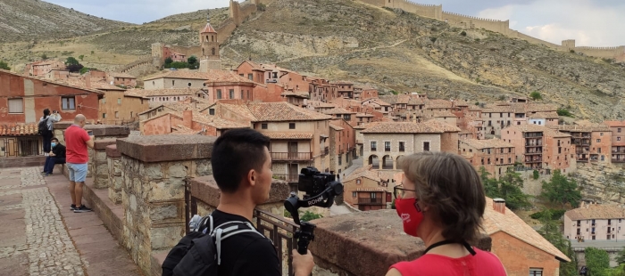 中国记者詹子良在阿拉贡录制了两段视频，用于在中国的宣传。